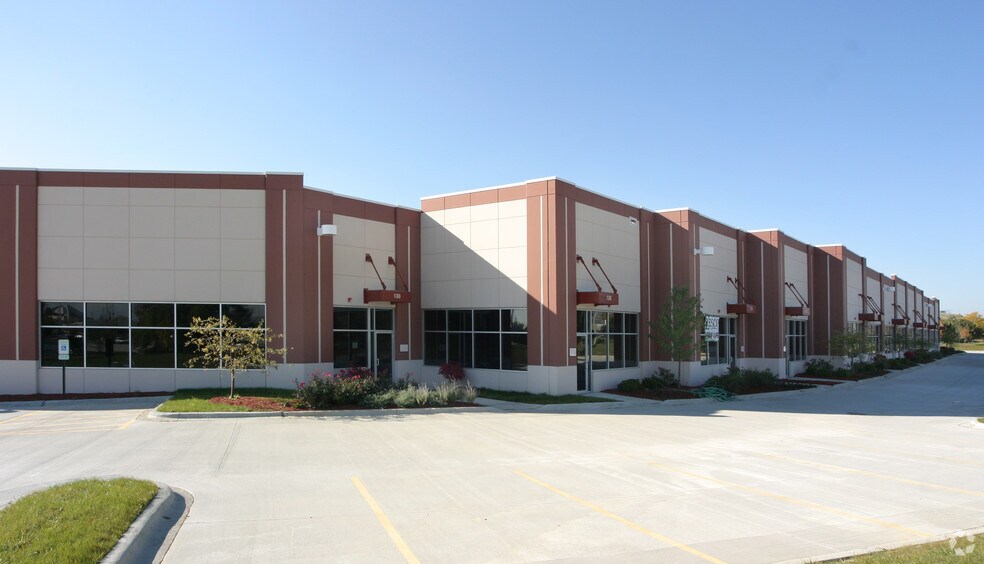 More Photos Of 1350 Tri-State Pky, Gurnee Distribution For Lease