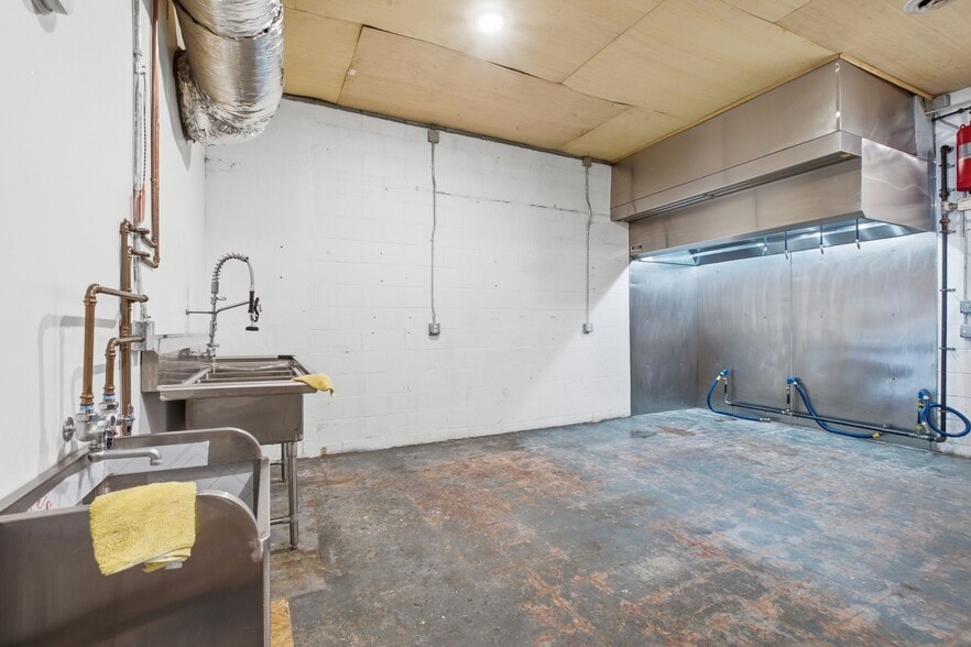More Photos Of 1029 Park St, Westmoreland Storefront Retail Office For Sale