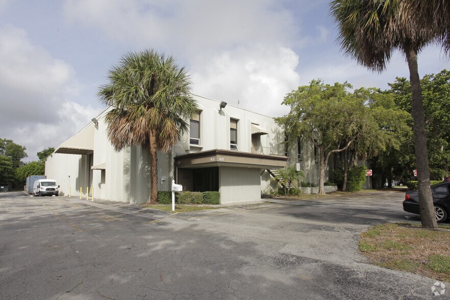 More Photos Of 637 Jim Moran Blvd, Deerfield Beach Warehouse For Lease