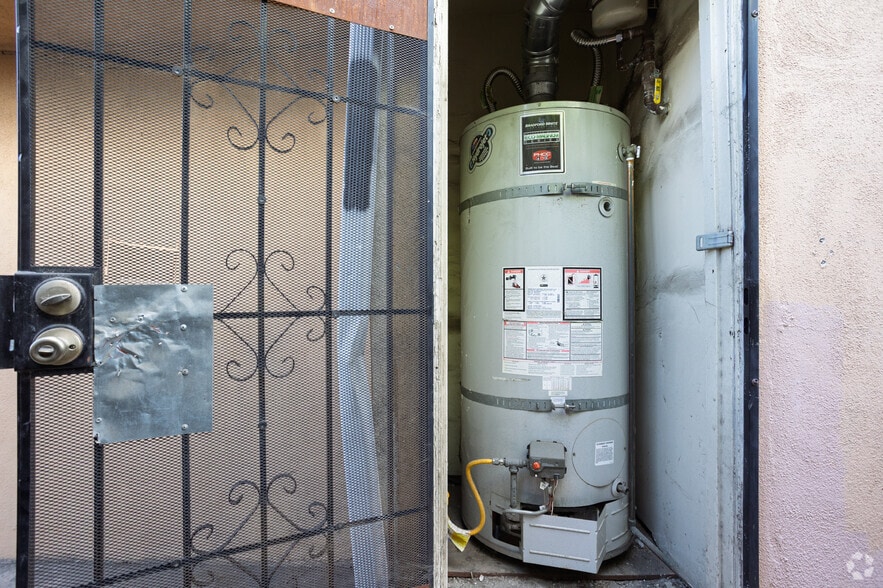 More Photos Of 533-535 W 75th St, Los Angeles Apartments For Sale