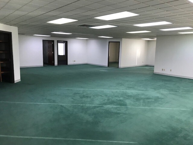 More Photos Of 13720 E 42nd Ter, Independence Office For Lease