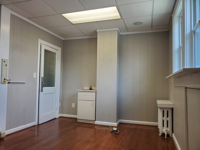 More Photos Of 1602 Grandin Rd SW, Roanoke Medical For Sale