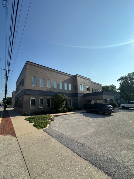 More Photos Of 139 S Broad St, Griffith Office For Lease