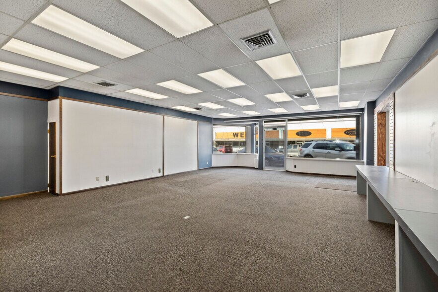 More Photos Of 1005 Main St, Buhl Storefront Retail Residential For Sale