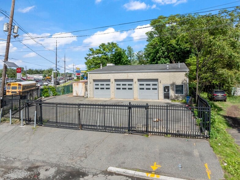 Primary Photo Of 370 US Highway 1, Edison Auto Repair For Sale