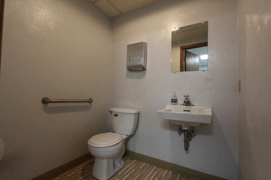 More Photos Of 1352 5th Ave, Coraopolis Apartments For Lease