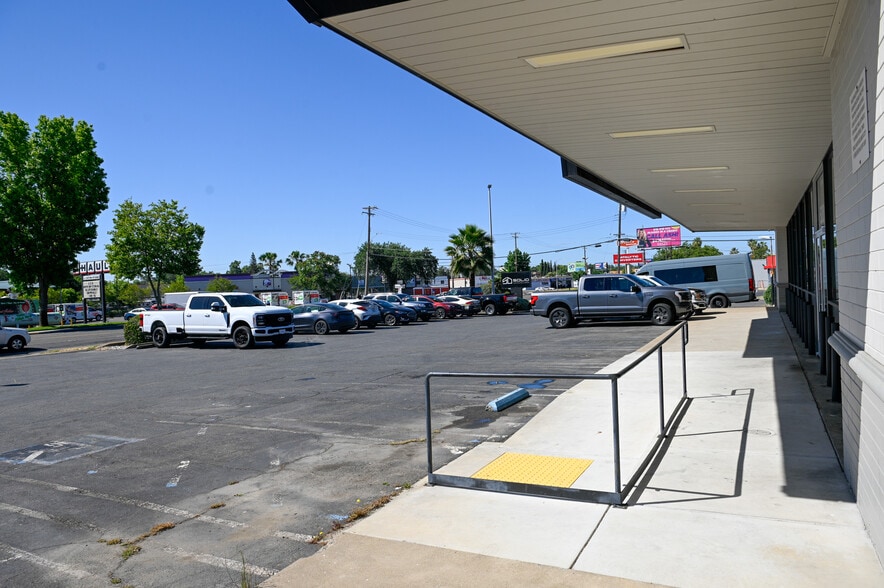 More Photos Of 5201 Auburn Blvd, Sacramento Freestanding For Sale