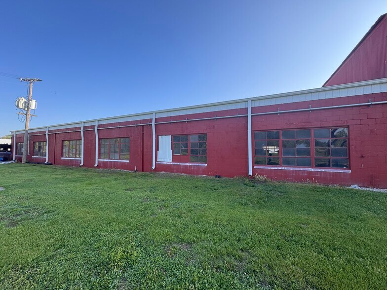 More Photos Of 400 Davis Street, Bushnell Manufacturing For Sale