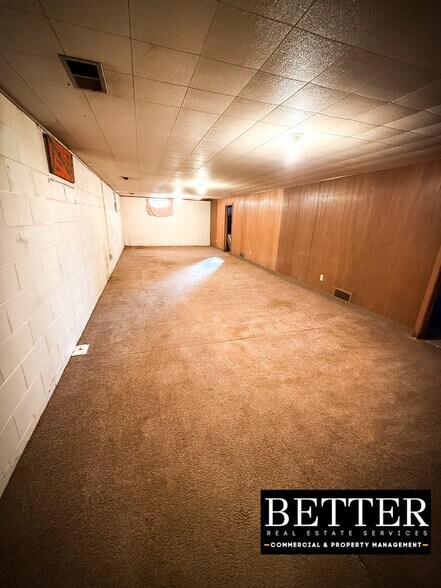 More Photos Of 3120 S Lincoln Ave, York Showroom For Sale