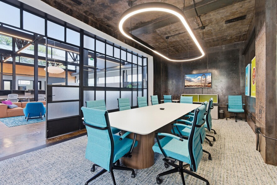 More Photos Of 311-321 Sixth St, San Antonio Office For Sale