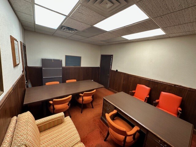 More Photos Of 39 Triangle St, Martin Bank For Lease