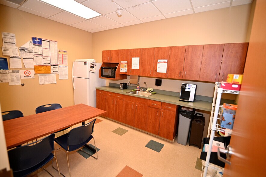 More Photos Of 2960 Technology Pl, Waldorf Research And Development For Lease