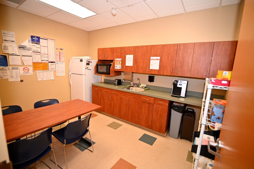 More Photos Of 2960 Technology Pl, Waldorf Research And Development For Lease