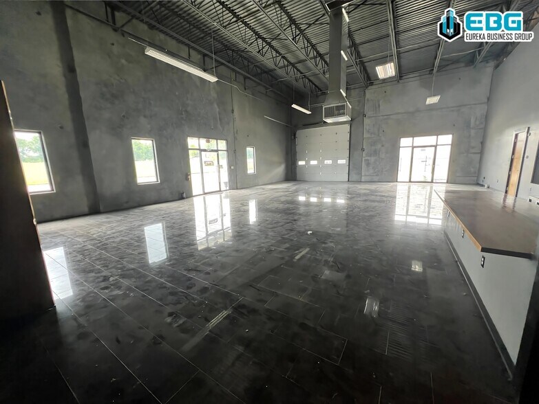 More Photos Of 708 E Houston St, Anna Warehouse For Lease