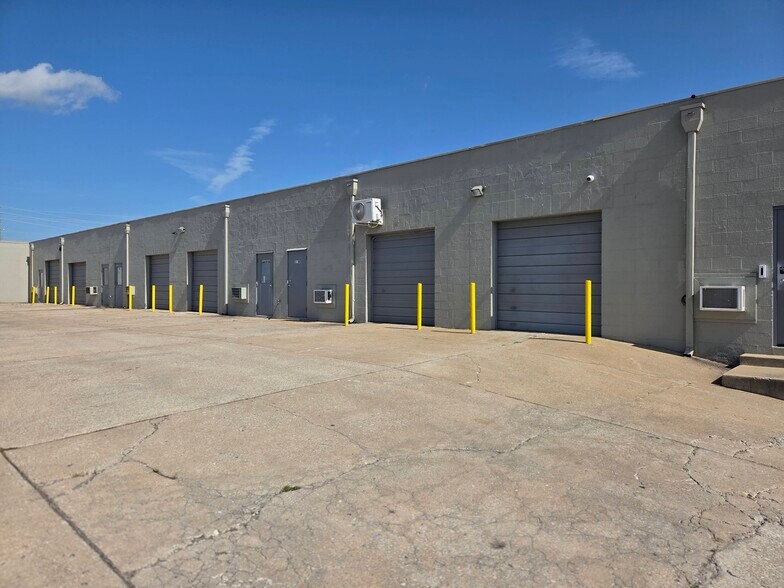 More Photos Of 9714-9748 E 55th Pl, Tulsa Light Manufacturing For Lease