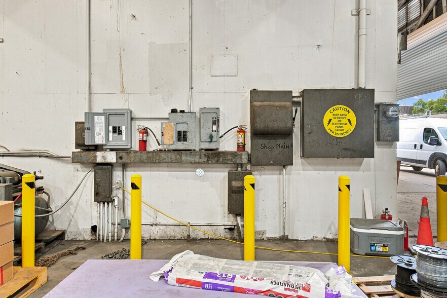 More Photos Of 2205 Rice Ave, West Sacramento Warehouse For Sale