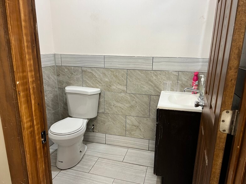 More Photos Of 17 Prospect Ave, Albany Light Distribution For Sale