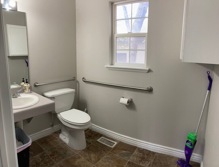 More Photos Of 64 Red Pine dr, Alpine Office For Lease