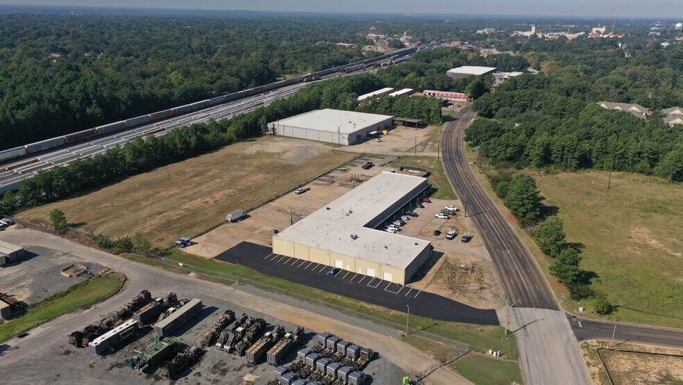 More Photos Of 1612-1630 E Whaley St, Longview Industrial For Sale