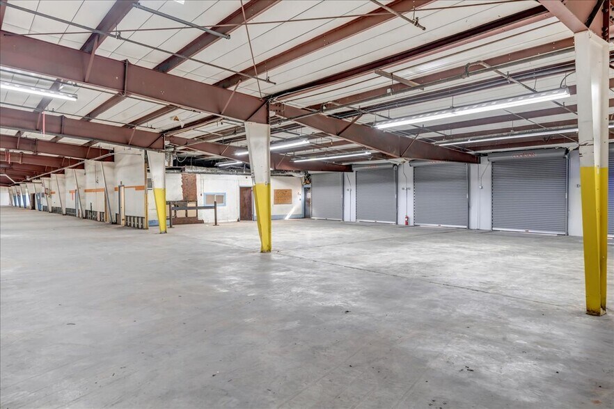 More Photos Of 206 Mathews St, Barnesville Distribution For Lease