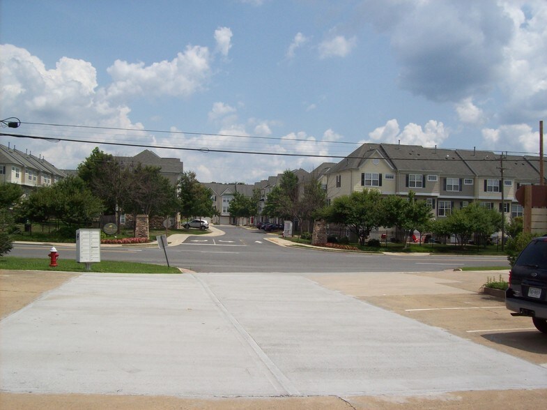 More Photos Of 112 Oakgrove Rd, Dulles Town Center Warehouse For Sale