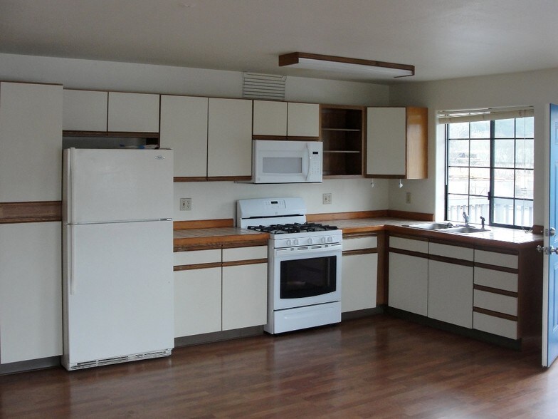 More Photos Of 5670 W End Rd, Arcata Warehouse For Lease