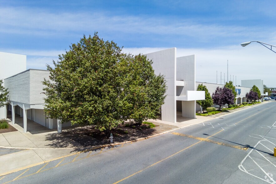 More Photos Of 11255 New Hampshire Ave, Silver Spring Department Store For Lease