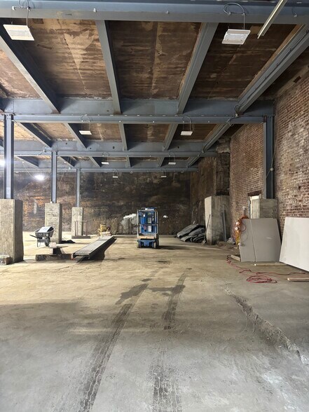 More Photos Of 1430 High St, Pittsburgh Warehouse For Lease