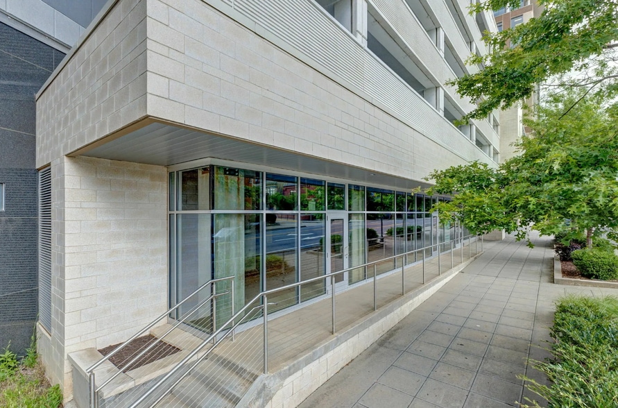 More Photos Of 106 W Washington St, Greenville General Retail For Lease