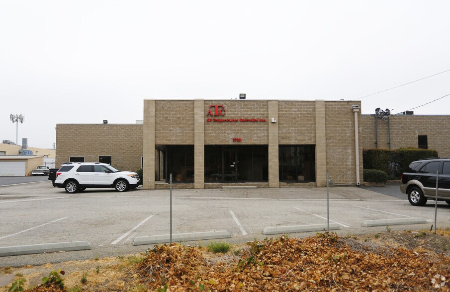 More Photos Of 9720 Topanga Canyon Pl, Chatsworth Light Distribution For Lease