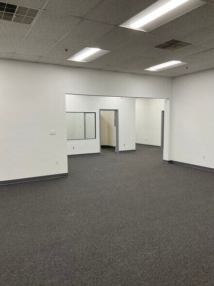 More Photos Of 450-460 Veterans Dr, Burlington Light Distribution For Lease