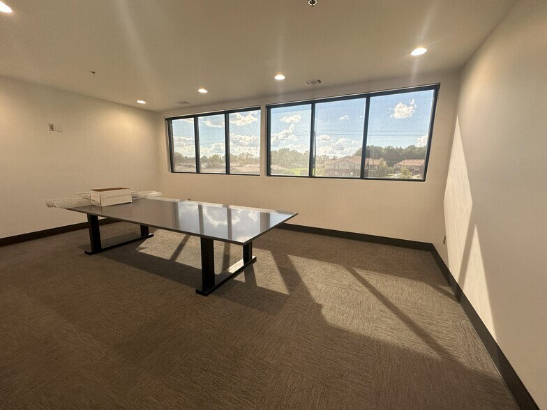 More Photos Of 1001 30th Ave, Northport Office For Lease