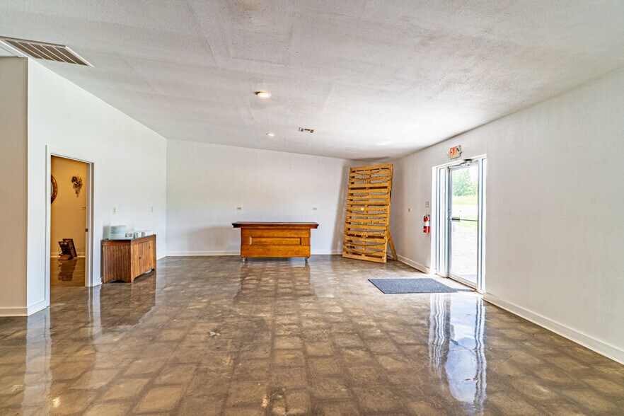 More Photos Of 23350 W HWY 16 Hwy, Bristow Freestanding For Sale