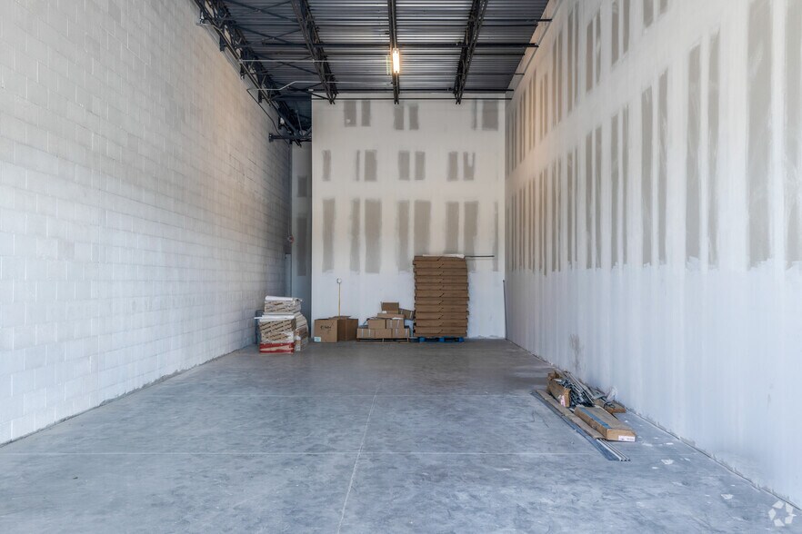 More Photos Of 3221-3231 Vineland Rd, Kissimmee Unknown For Lease