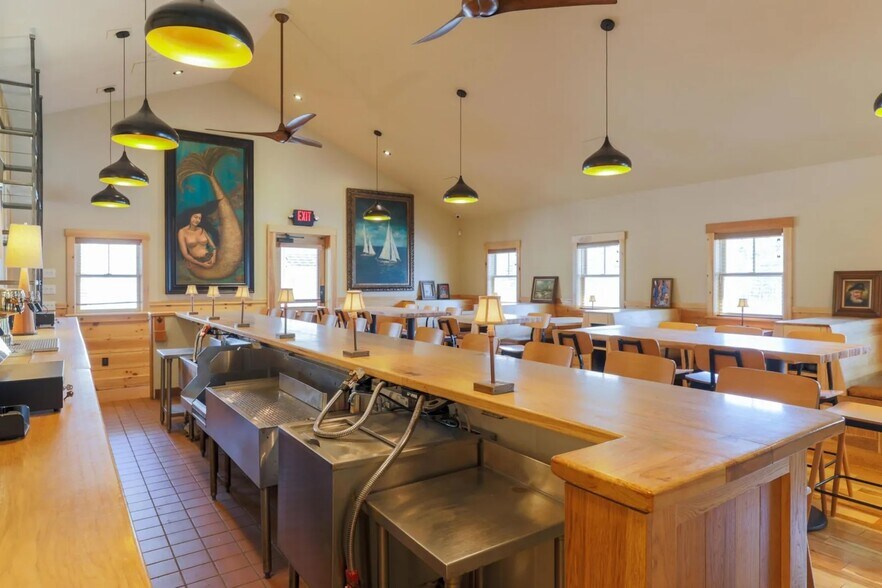 More Photos Of 2477 Bristol Rd, New Harbor Restaurant For Sale