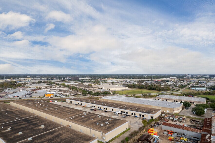 More Photos Of 2000-2060 Afton St, Houston Distribution For Lease