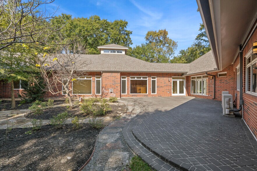 More Photos Of 16621 Hereford Dr, Tomball Flex For Sale