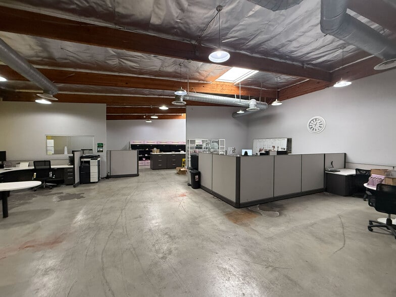 More Photos Of 3800 S Hill St, Los Angeles Warehouse For Sale