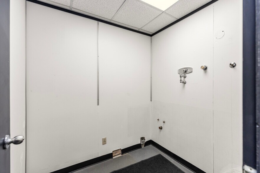 More Photos Of 212 Queen St E, Sault Ste. Marie Office For Lease