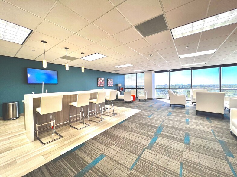 More Photos Of 5720 Lyndon B Johnson Fwy, Dallas Office For Lease