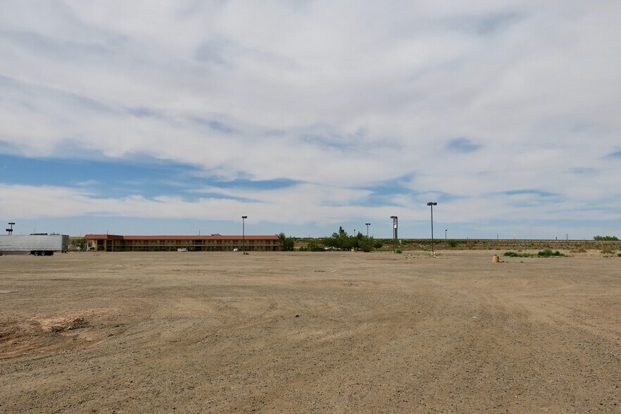 More Photos Of 1500 Park Dr, Winslow Freestanding For Sale