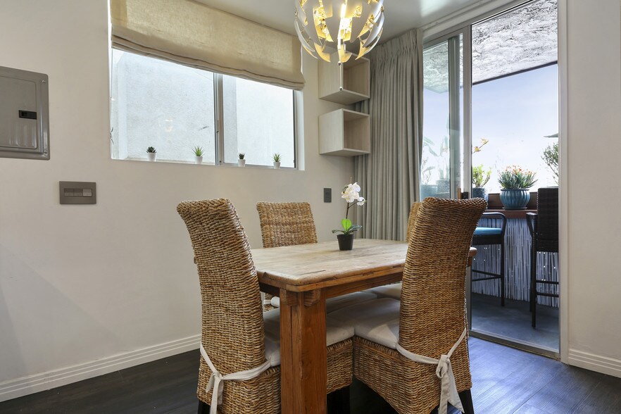 More Photos Of 472 Rosecrans Ave, Manhattan Beach Apartments For Sale