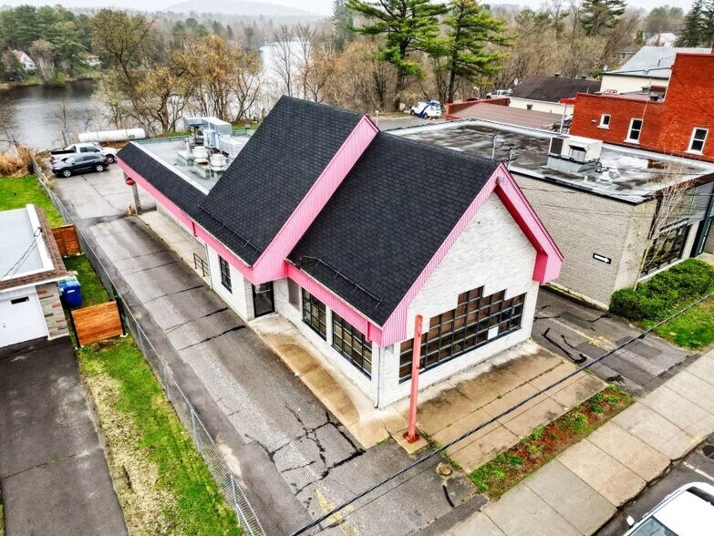 More Photos Of 3670 Rue Queen, Rawdon Supermarket For Sale