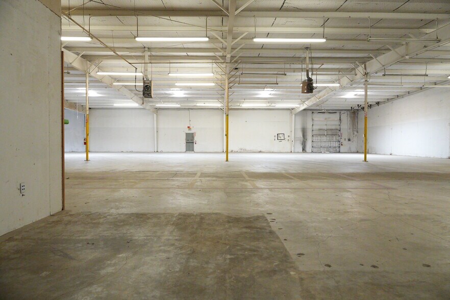 More Photos Of 501 Industrial Dr, Richardson Warehouse For Lease