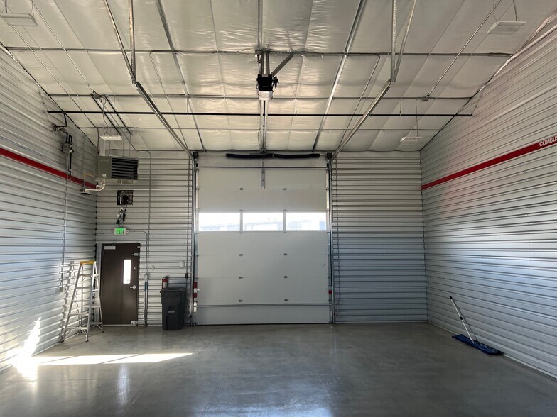 More Photos Of 9658 Havana St, Commerce City Warehouse For Lease