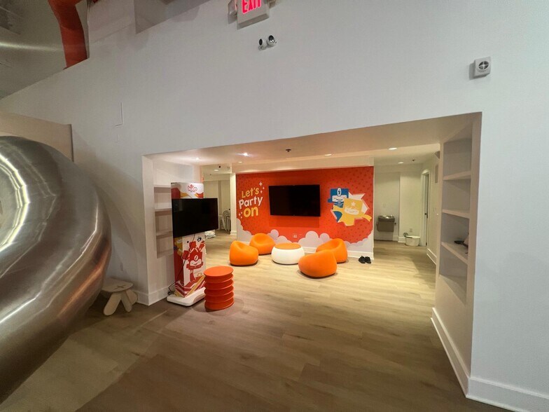 More Photos Of 8101 Biscayne Blvd, Miami Office For Sale