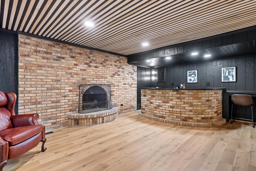 More Photos Of 176 Kingsview Dr, Weirton Showroom For Sale
