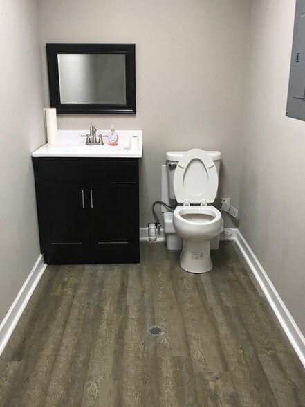 More Photos Of 907 Rivergate Pky, Goodlettsville Freestanding For Sale