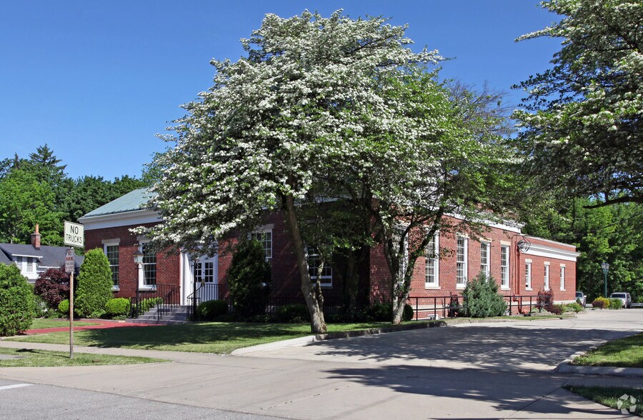 More Photos Of 34 W Washington St, Chagrin Falls Medical For Sale