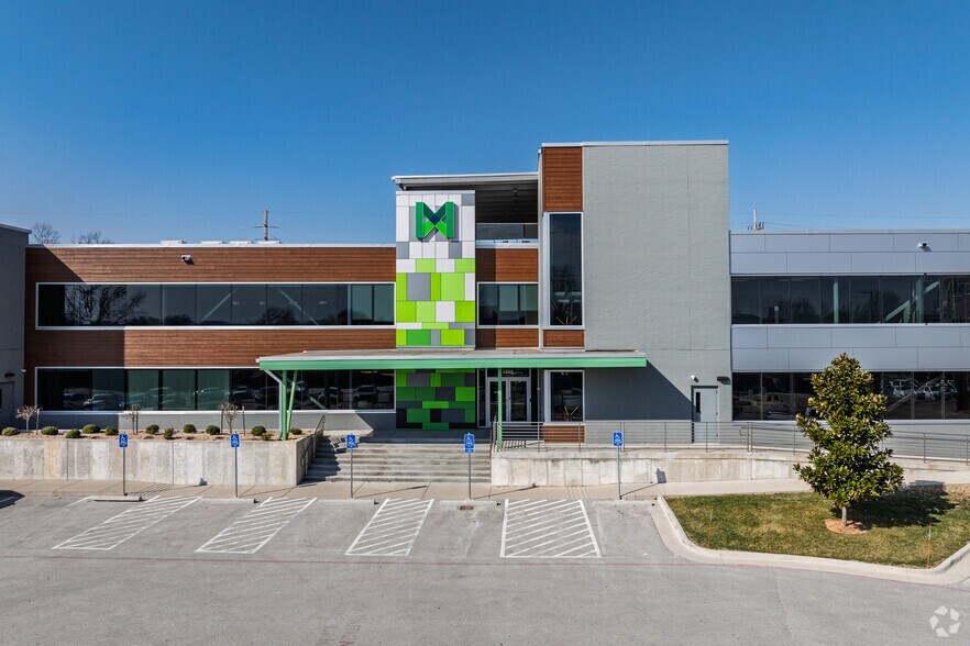 More Photos Of 1850 S Blackman Rd, Springfield Office For Lease